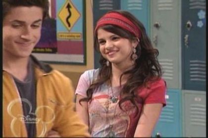 2-03-Graphic-Novel-Screencap-selena-gomez-7390973-400-266 - Album pt demiselenaandnicolefan