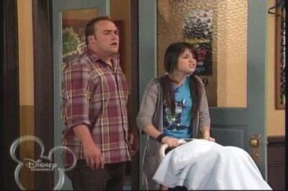 2-10-Baby-Cupid-Screencap-selena-gomez-7392731-400-266 - Album pt demiselenaandnicolefan