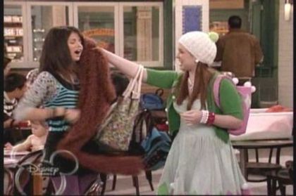 2-10-Baby-Cupid-Screencap-selena-gomez-7392894-400-266 - Album pt demiselenaandnicolefan