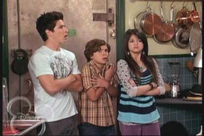 2-10-Baby-Cupid-Screencap-selena-gomez-7393287-400-266 - Album pt demiselenaandnicolefan