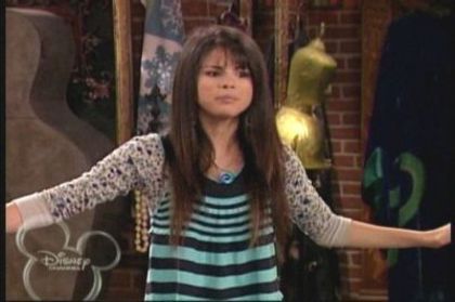2-10-Baby-Cupid-Screencap-selena-gomez-7393548-400-266 - Album pt demiselenaandnicolefan