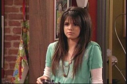 2-10-Baby-Cupid-Screencap-selena-gomez-7393734-400-266 - Album pt demiselenaandnicolefan