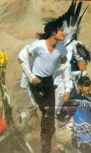 KVXSCZMCVINFSAZWNUG - Michael Jackson-Black Or White