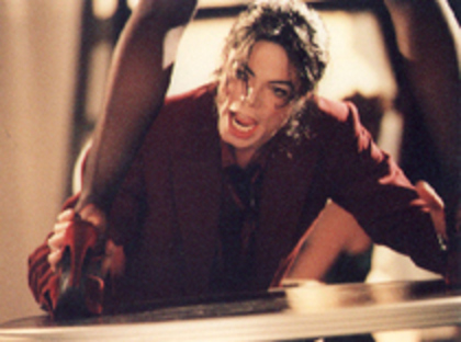 IFJPHLZLYUIYUNQXTCE - Michael Jackson-Blood on the Dance Floor