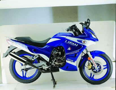 LIFAN125CC=4.793LEI; 4T,RACIT CU APA,12CP,CONSUM=2.1 LA SUTA,5 TREPTE,FRANE DISC-TAMBUR,ROSII
