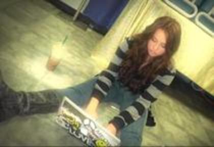 CGICJFLAUPNWRZIISXG - Album pt FanNo1MileyAndEmily