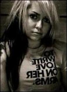 LLHKZGLBPLZMWPZJBLC - Album pt FanNo1MileyAndEmily