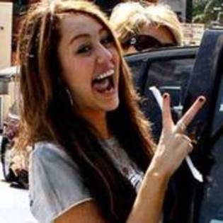 OAWBSCNIAYIPQJJHFWO - Album pt FanNo1MileyAndEmily