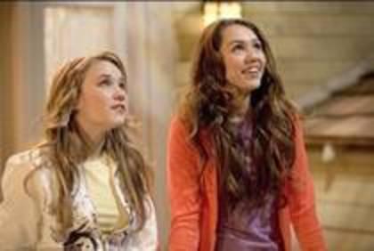 SAHRSKFGZJKWNVYXNKG - Album pt FanNo1MileyAndEmily