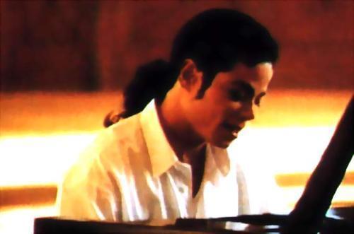 rtert-michael-jackson-7636581-500-331