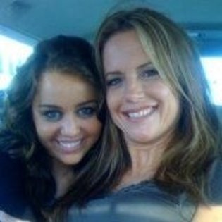 7335_127582343051_94653728051_2494596_7182062_n - poze de pe facebook a lui miley cyrus