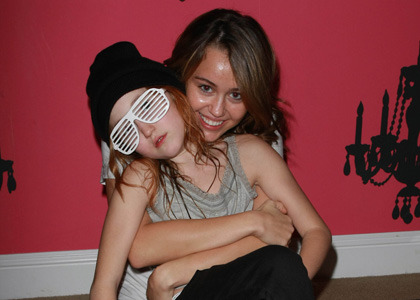 miley-cyrus-bond-noah - Miley Cyrus