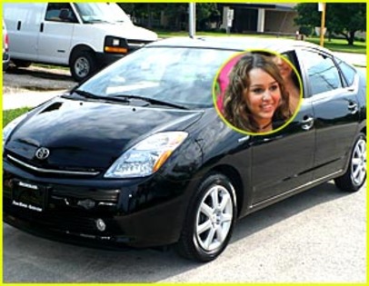 miley-cyrus-new-car-pruis - Miley Cyrus