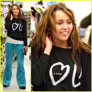 miley-cyrus-rite-aid - Miley Cyrus