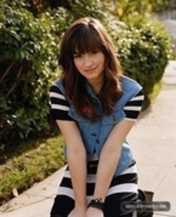 11441088_ZZEEITTMO[1] - demi lovato