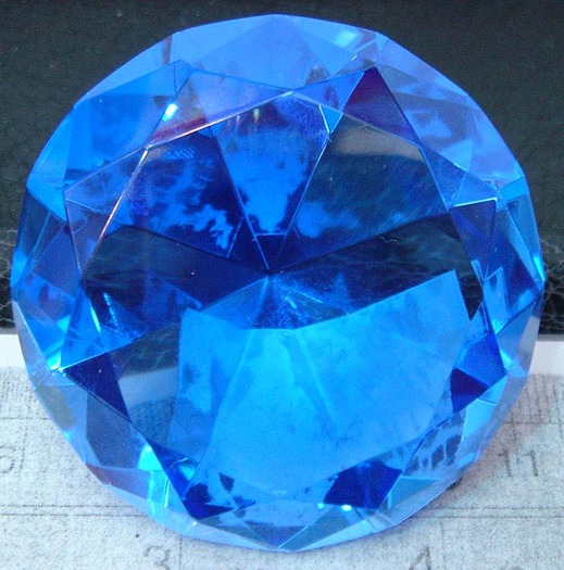 11-605%20-%20LARGE%20BLUE%20DIAMOND%20SHAPED%20PAPER%20WEIGHT - diamond blue- diamante albastre