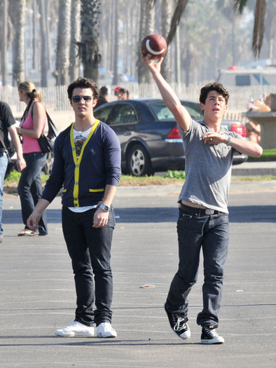 +Santa+Monica+Q0jHQCwTCC-l - The Jonas Brothers in Santa Monica