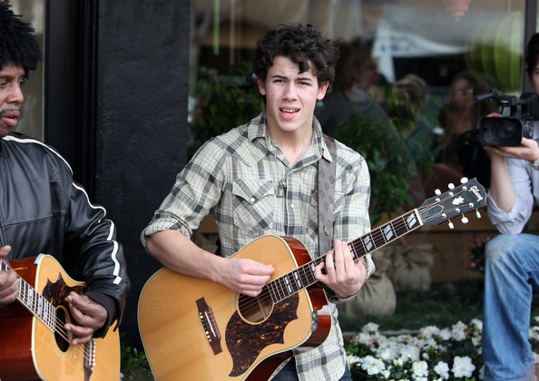 Nick+Jonas+Performing+Sherman+Oaks+7P81ZMfqpJ0l - Nick Jonas Performing In Sherman Oaks