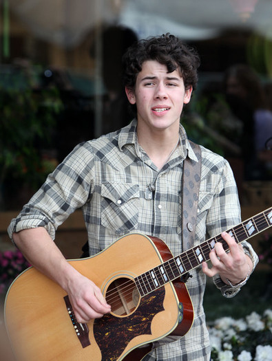 Nick+Jonas+Performing+Sherman+Oaks+lX0Kyg9wdail