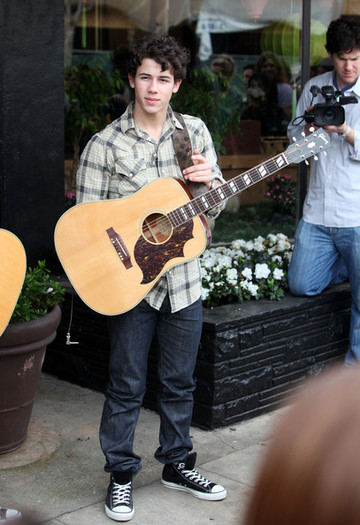 Nick+Jonas+Performing+Sherman+Oaks+u0OHNDHv32pl - Nick Jonas Performing In Sherman Oaks