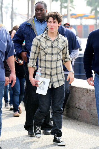 Nick+Jonas+put+impromptu+acoustic+session+Br26kYTyI9wl
