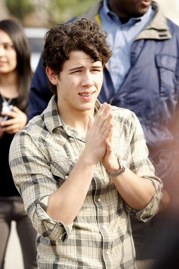 Nick+Jonas+put+impromptu+acoustic+session+VktwBiNVo0jl