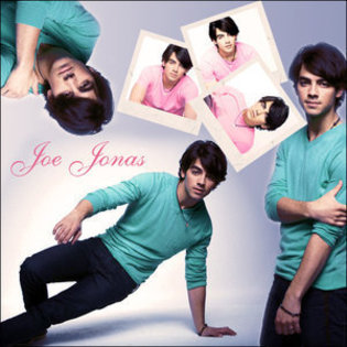 Joe-Jonas-wallpaper-skandar-keynes-vs-joe-jonas-8467163-300-300 - Wallpapers Jonas