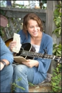 HECZHCLPAXVLUQWSBDC[1] - myley si hannah