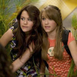 10160814_VMUBUUUHS - miley  si  emily