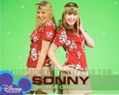 Va plac scenetele?Vino si tu cu Sonny si Tawny - Vino in lumea vedetelor tale favorite de la DisneyChannel00000 revista nr 1