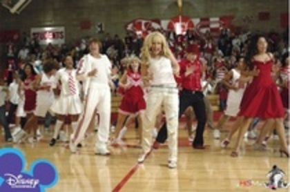 Danseaza si tu cu vedetele din hsm - Vino in lumea vedetelor tale favorite de la DisneyChannel00000 revista nr 1