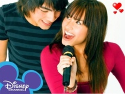 Distreazate cu Demi Lovato si Joe Jonas - Vino in lumea vedetelor tale favorite de la DisneyChannel00000 revista nr 1