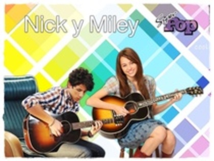 Exerseaza sa canti la chitara cu Nick si Miley - Vino in lumea vedetelor tale favorite de la DisneyChannel00000 revista nr 1