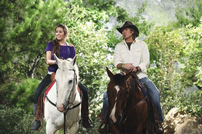 normal_hannah-montana-goodbye-8