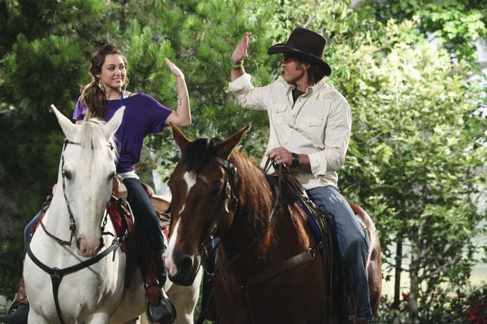 normal_hannah-montana-goodbye-11