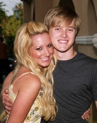 lucas grabeel si ashley tisdale - alege cuplul preferat - alege cuplul preferat