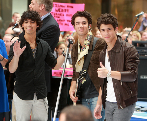 Jonas+Brothers+Perform+NBC+Today+Kq5qYFoz8iPl - The Jonas Brothers Perform On NBCs