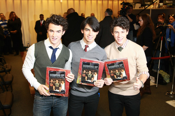 Jonas+Brothers+Sign+Copies+Their+New+Book+L4LXv7cPEPzl - The Jonas Brothers Sign Copies Of Their New Book At Barnes