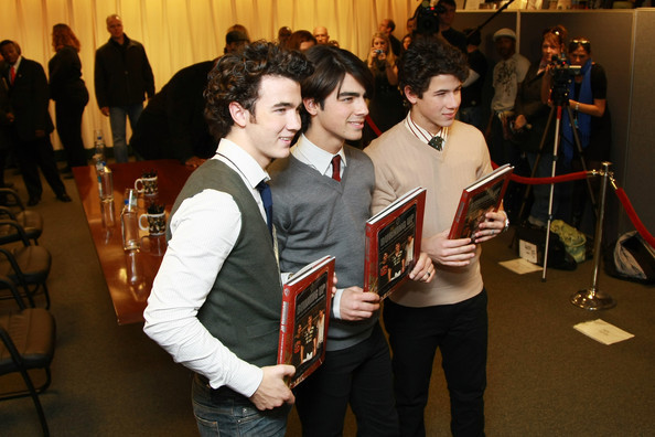 Jonas+Brothers+Sign+Copies+Their+New+Book+N4uTmd7VK4vl - The Jonas Brothers Sign Copies Of Their New Book At Barnes