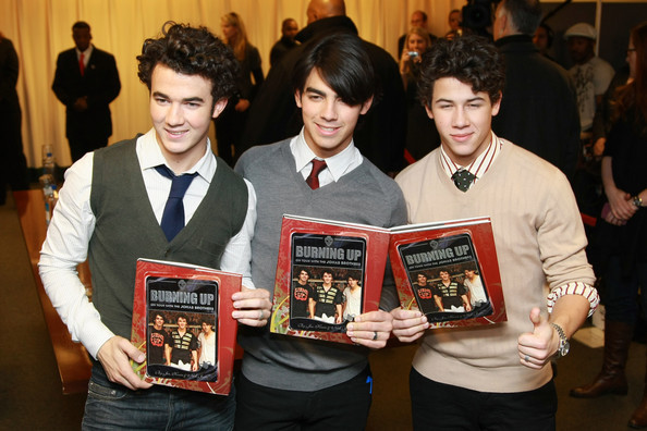 Jonas+Brothers+Sign+Copies+Their+New+Book+p9aV5oCPwurl - The Jonas Brothers Sign Copies Of Their New Book At Barnes