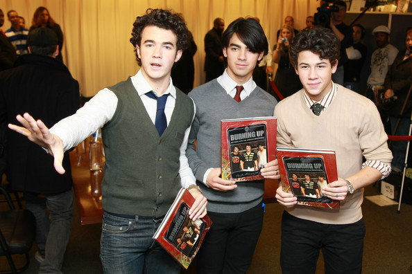 Jonas+Brothers+Sign+Copies+Their+New+Book+tpi1smptpC9l - The Jonas Brothers Sign Copies Of Their New Book At Barnes