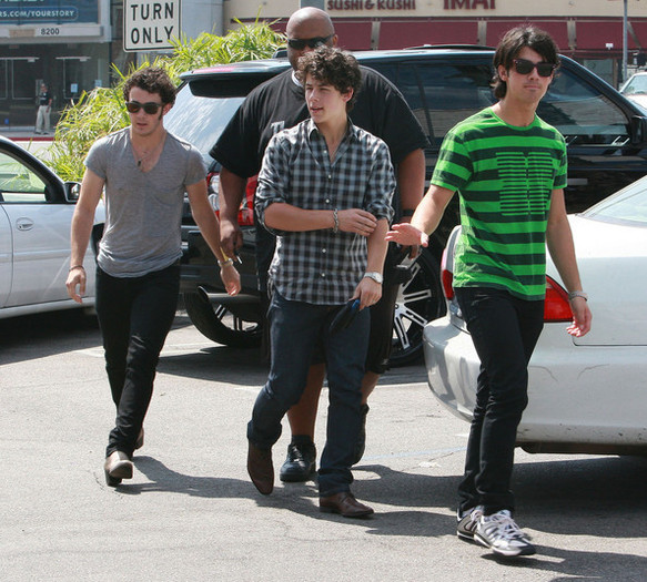 Jonas+Brothers+Gear+Up+5+Sporting+Goods+fa0O15Jl-sWl