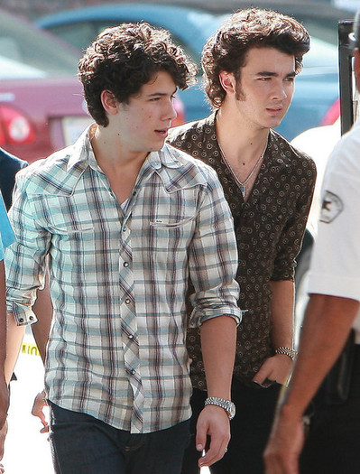 Jonas+Brother+Arriving+Set+MHuvCa8dCXpl