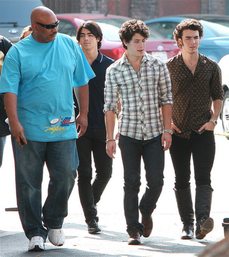 Jonas+Brother+Arriving+Set+T2EGwAeM9pYl - The Jonas Brothers Arriving on Set