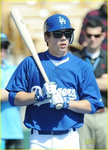-Out-at-LA-Dodgers-Spring-Training-Camp-in-Glendale-AZ-12-03-10-nick-jonas-10867858-371-512 - Out at LA Dodgers Spring Training Camp in Glendale AZ 12 03 10