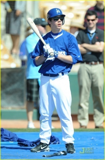 -Out-at-LA-Dodgers-Spring-Training-Camp-in-Glendale-AZ-12-03-10-nick-jonas-10867861-336-512 - Out at LA Dodgers Spring Training Camp in Glendale AZ 12 03 10