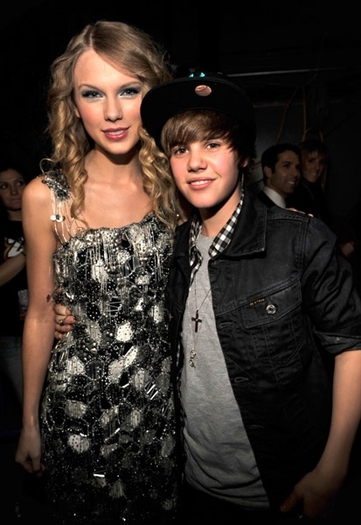 =^.^= Justin & Taylor =^.^= - 0_0 Justin si Taylor Swift 0_0