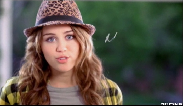 PAZYVUGWKONYTFBAEIA - Max Azria and Miley Cyrus