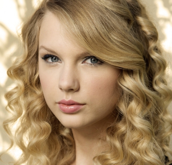 va place de Taylor Swift dar de imbracamintea si parul ei? - va place sau nu