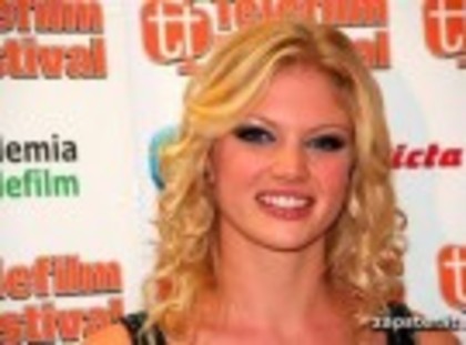 va place de Cariba Heine dar de parul ei? - va place sau nu